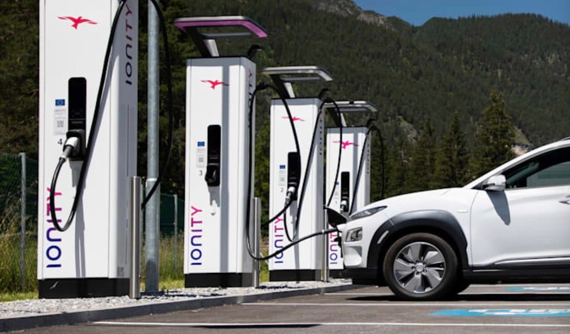 新能源充電樁充當(dāng)節(jié)能減排的環(huán)保影響力先驅(qū)！